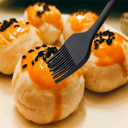 01 Piece Food Grade Kitchen Household Oil Heat Resistant Silicone Brush, Brush For Perfect Apply Baking, Cooking, BBQ Basting Baking Cooking Bbq Grill Spread Oil Butter Sauce ( Random Color )